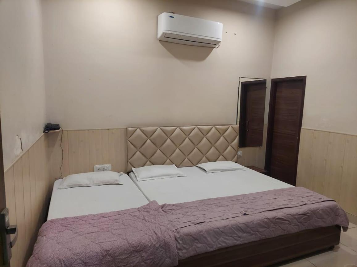 Rk Lodge Amritsar Pokój zdjęcie